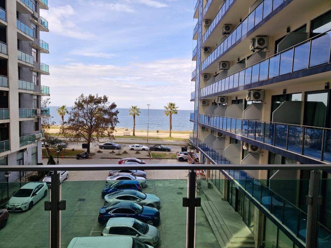 Liana Sea & Sky Suites Batumi Eksteriør billede